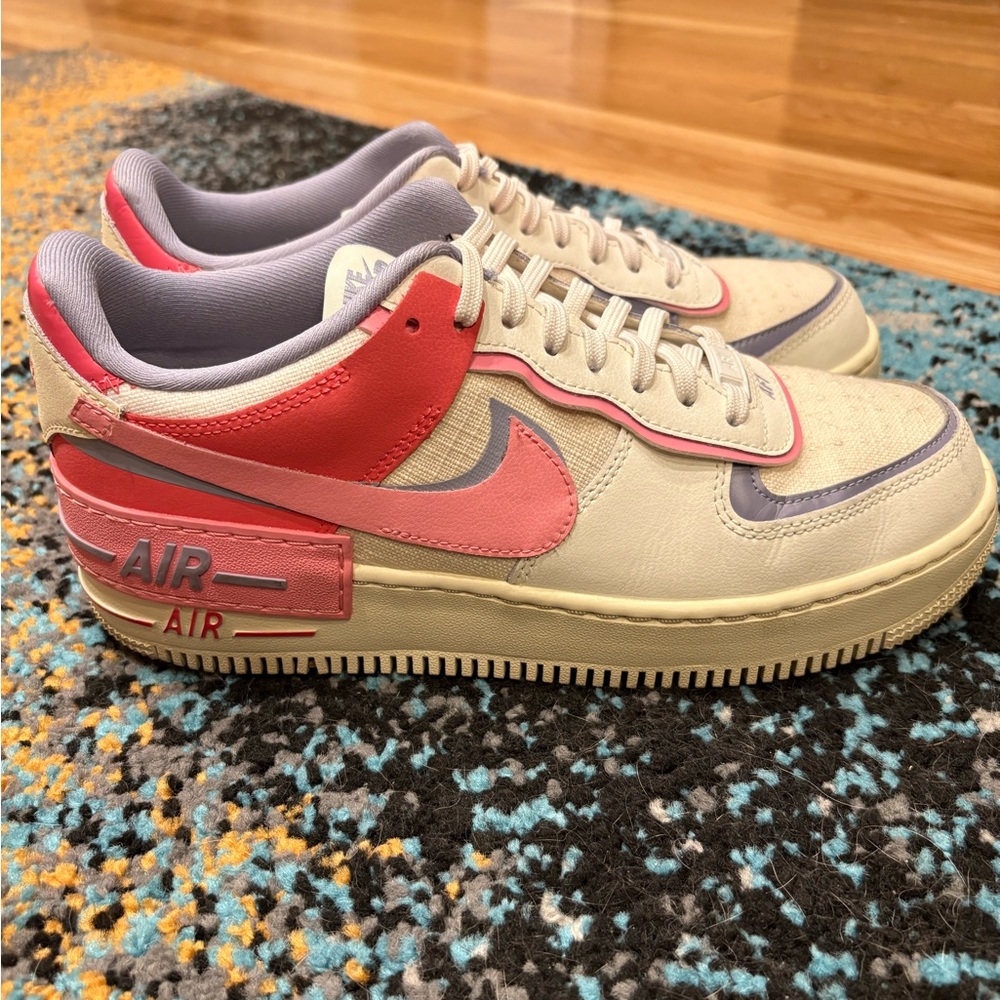 Nike Air Force 1 Low Sneakers - Cream and Pink